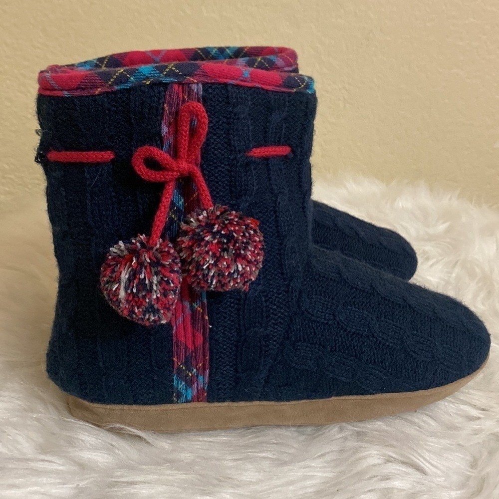 Isotoner Navy Cable Knit Plaid Pom Pom Slippers Boots Size S 5-6